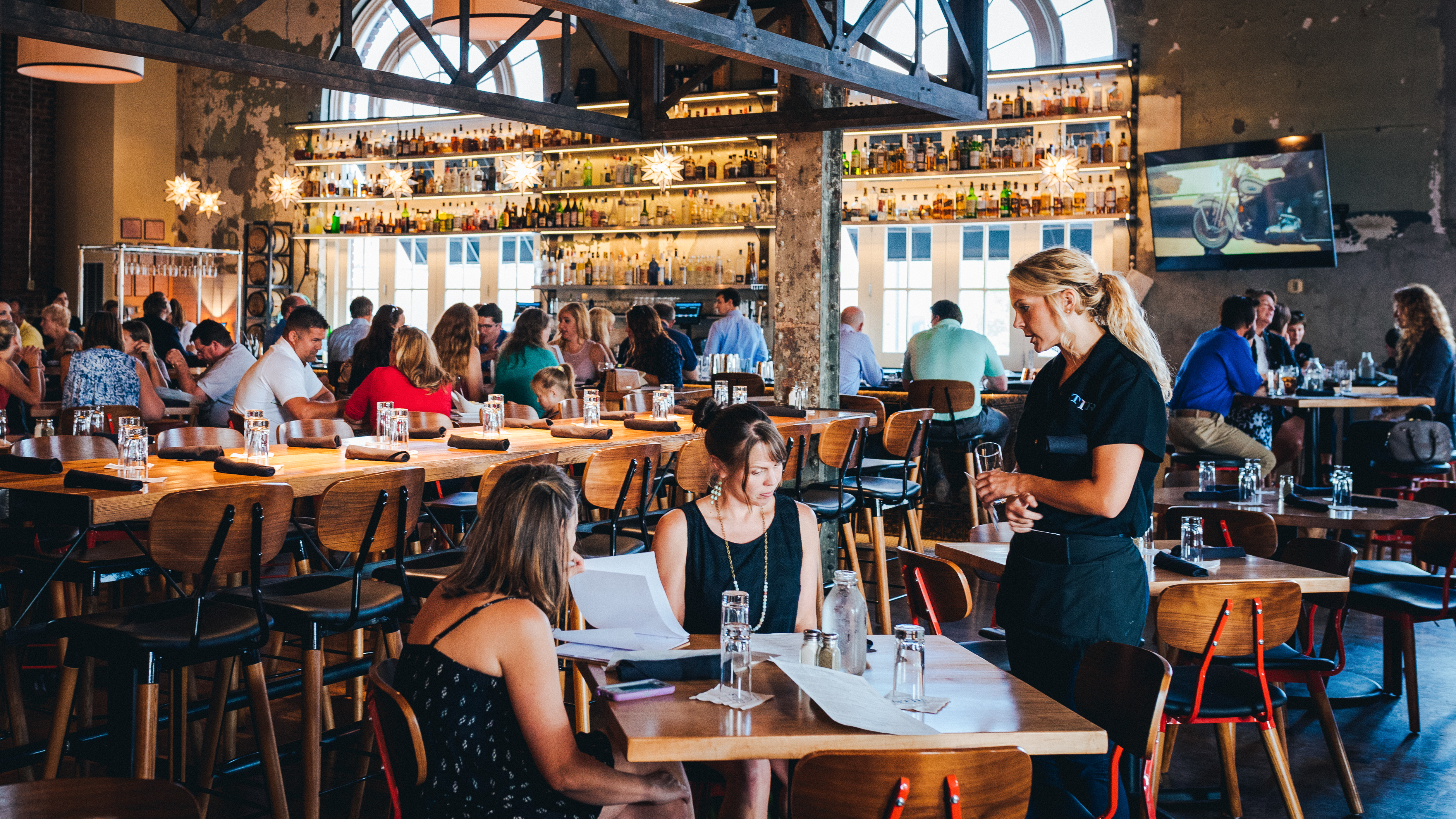 Restaurant Image Indoors